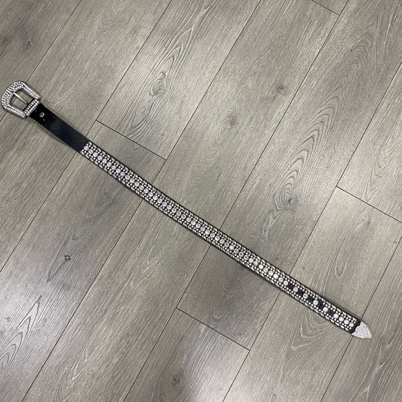 Elegant Black and Silver Belt - Picture 1 of 6